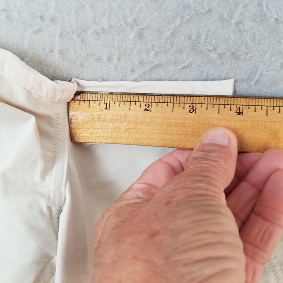 Huk Shorts Womens Small Beige Khaki Nylon Stretch Fishing Outdoor Elastic Waist - Picture 15 of 16